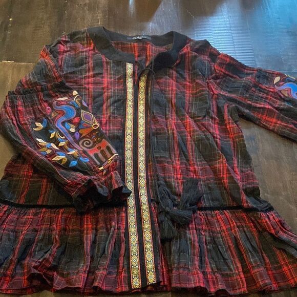 Ladies plaid and embroidered top size XL - Picture 1 of 6